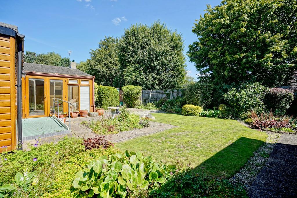 Victoria Crescent, Wyton, Huntingdon... 3 bed detached bungalow for