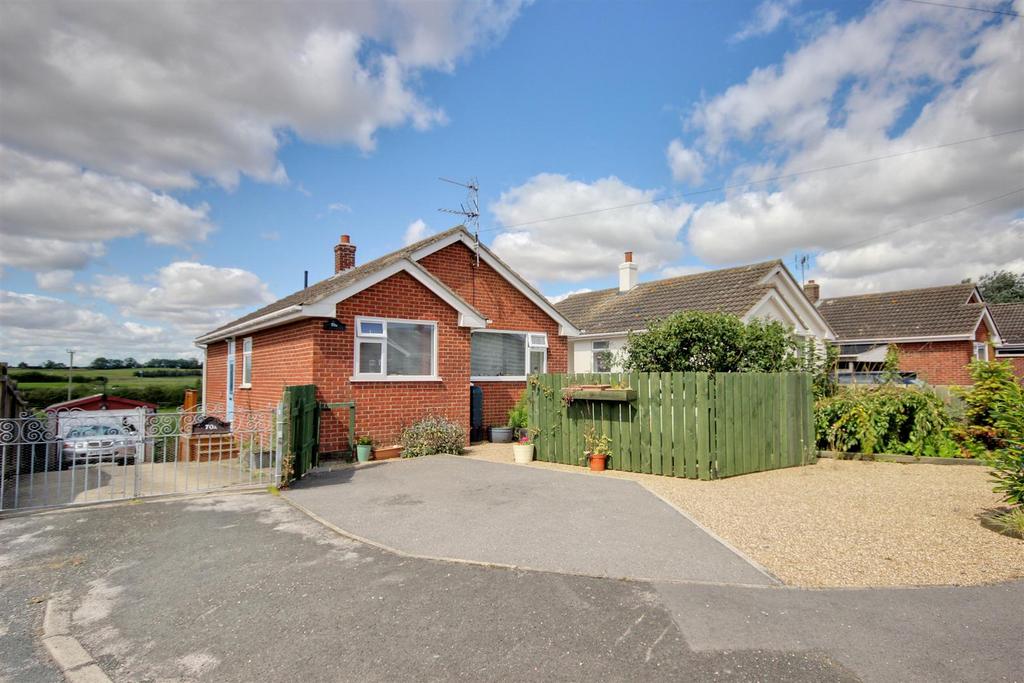 Castle View, Skipsea 2 bed detached bungalow for sale £205,000