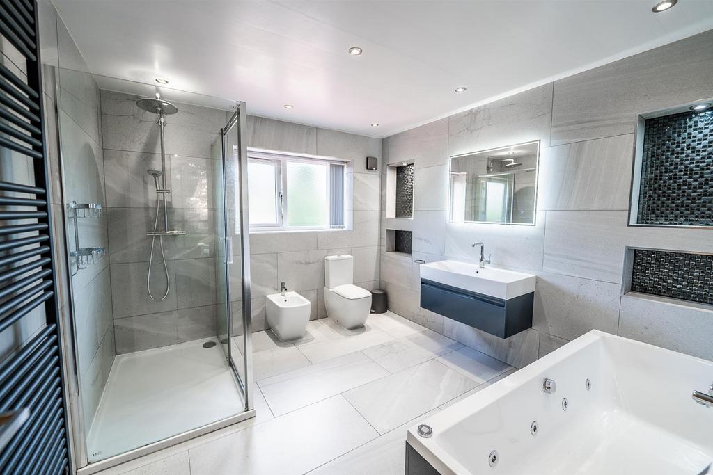 Family Bathroom.jpg