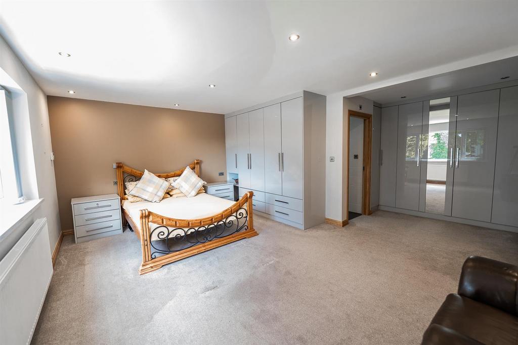 Bedroom 1.jpg