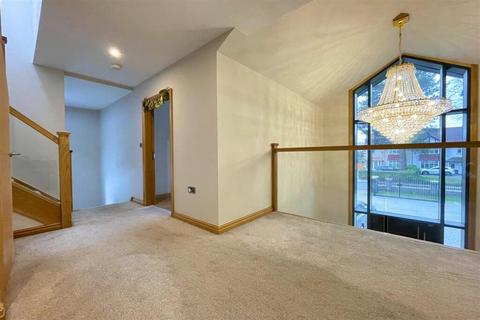 285 Brooklands Road, Manchester, M23 9HF