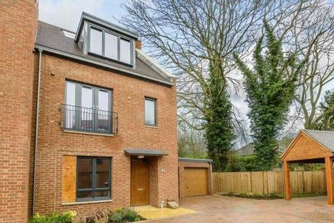 4 bedroom townhouse for sale, Green Close, Brookmans Park AL9