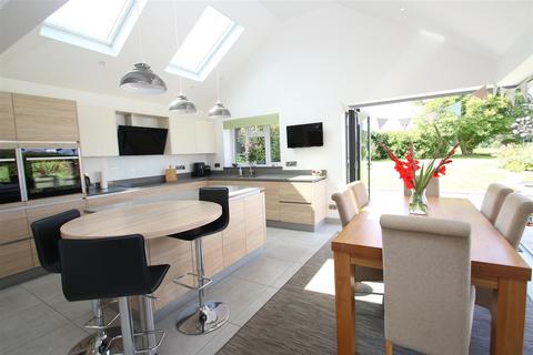 Birchley Chapel Hill, West Grimstead, Salisbury, SP5 3SJ