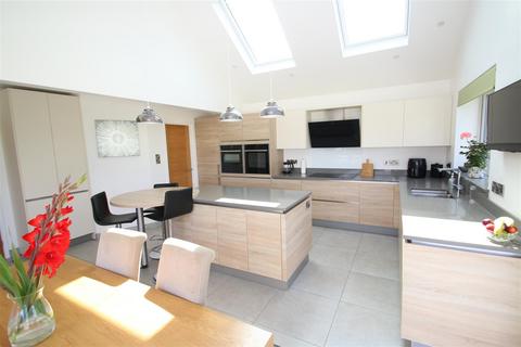 Birchley Chapel Hill, West Grimstead, Salisbury, SP5 3SJ