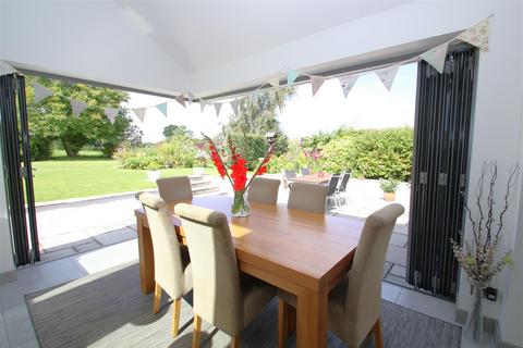 Birchley Chapel Hill, West Grimstead, Salisbury, SP5 3SJ