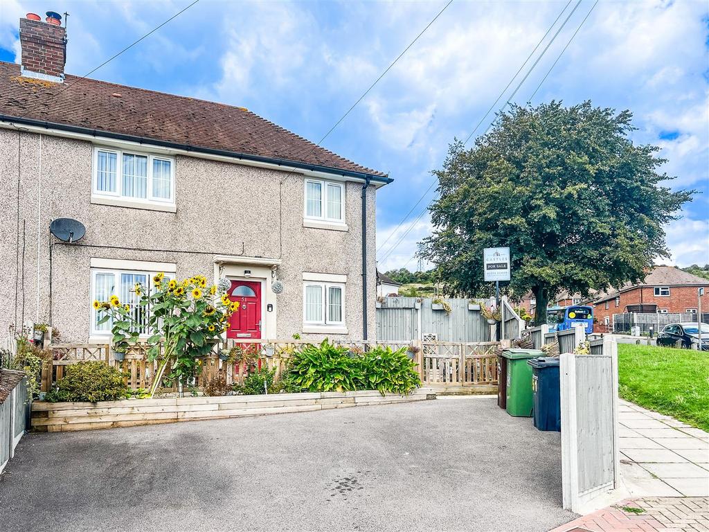 Wymering Lane, Paulsgrove 2 bed semidetached house for sale £260,000