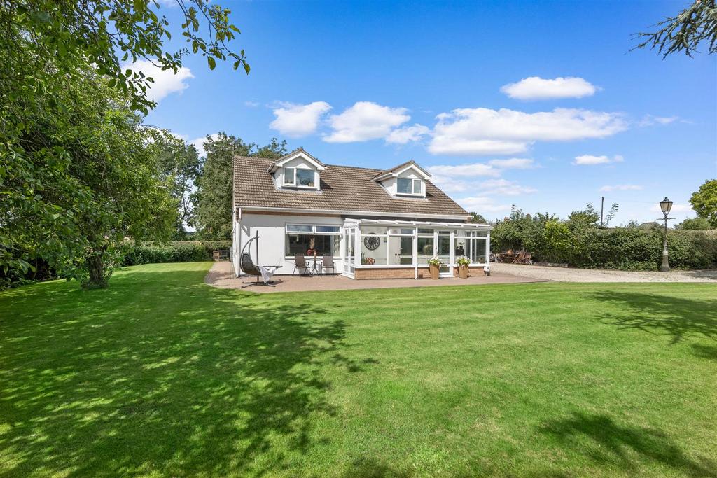 School Lane, Galley Common, Nuneaton 4 bed detached house for sale £