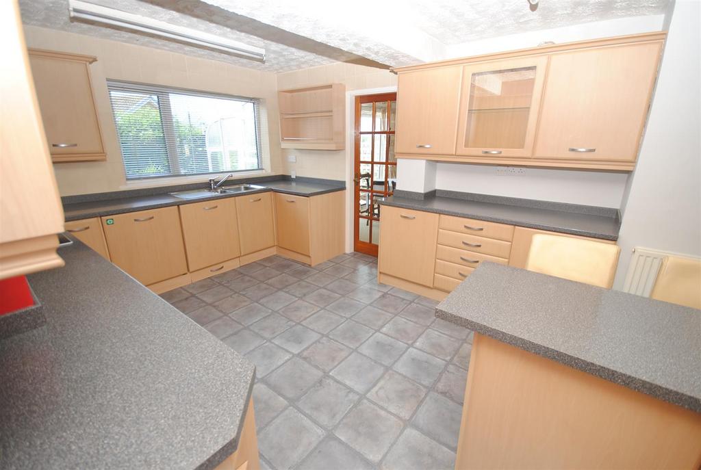 211gibsonlanekitchen2.JPG