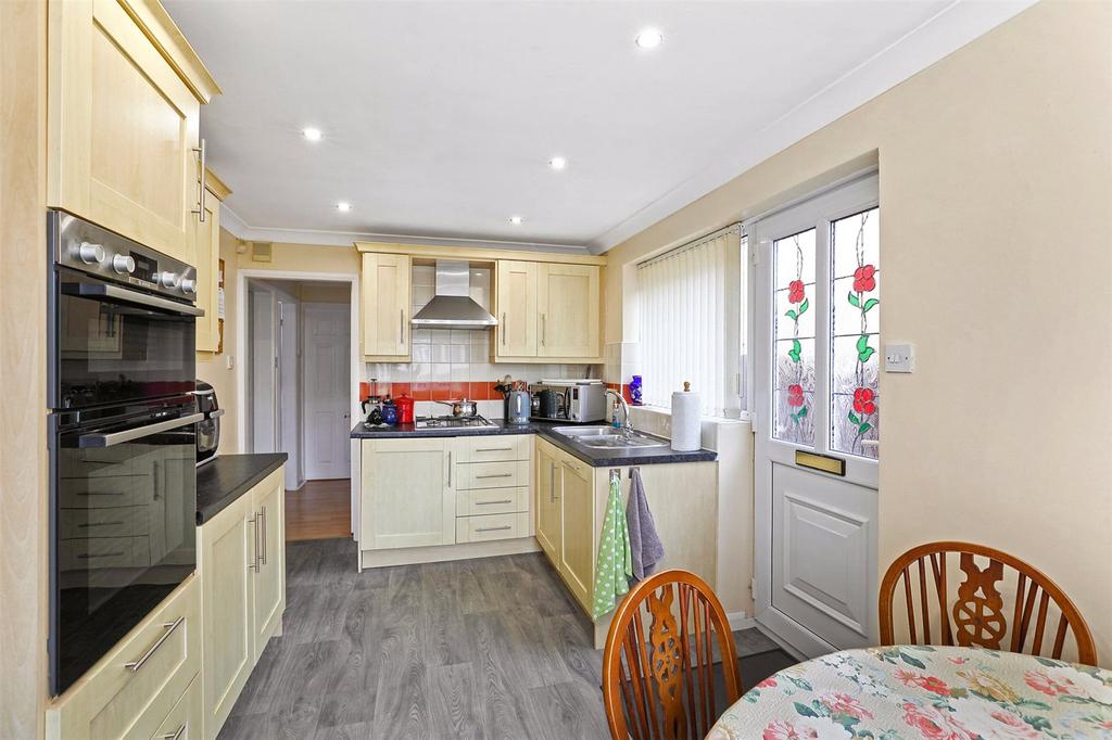 Ashdene Crescent, Crofton, Wakefield, West Yorkshire, WF4 3 bed