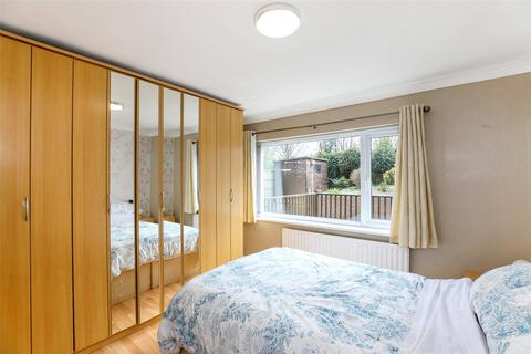 3 bedroom bungalow for sale, Ashdene Crescent, Crofton, Wakefield, West Yorkshire, WF4