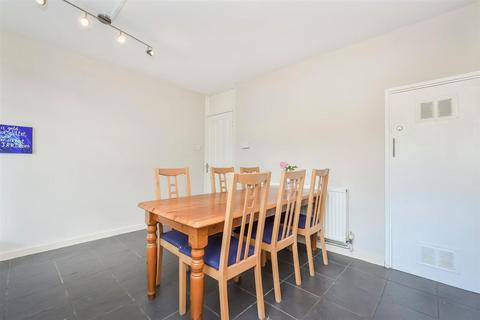 4 bedroom terraced house to rent, Olney Road, Kennington