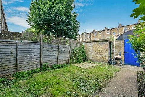 4 bedroom terraced house to rent, Olney Road, Kennington