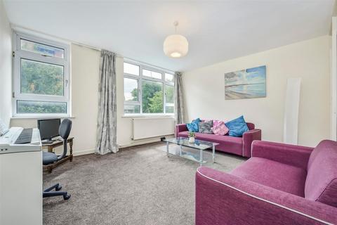 4 bedroom terraced house to rent, Olney Road, Kennington