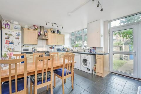 4 bedroom terraced house to rent, Olney Road, Kennington