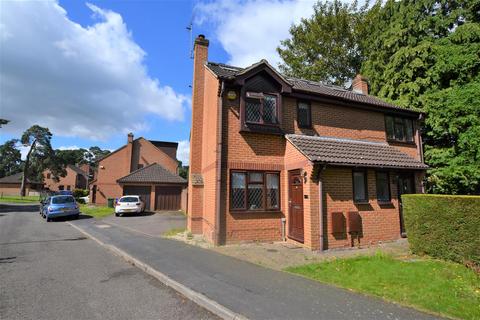 4 bedroom semi-detached house for sale - Azalea Gardens, Fleet GU52