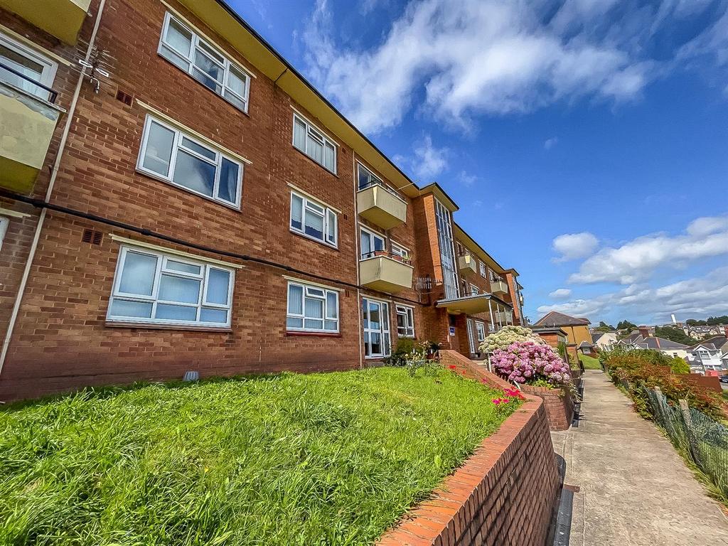 Byron Road, Newport 2 bed flat £135,000
