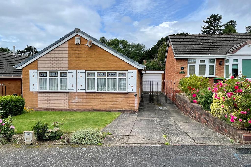 Hadendale, Cradley Heath 2 bed detached bungalow for sale £300,000