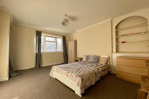 60 The Willoughbys, London, SW14 8DF