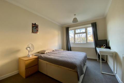 60 The Willoughbys, London, SW14 8DF