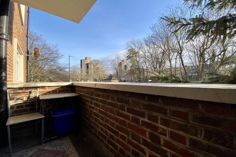 60 The Willoughbys, London, SW14 8DF