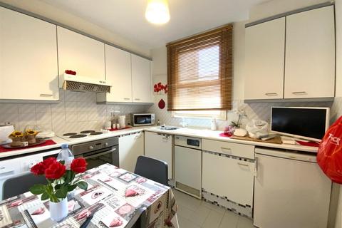 Studio for sale, Queensway, Bayswater, London, W2