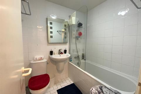 Studio for sale, Queensway, Bayswater, London, W2