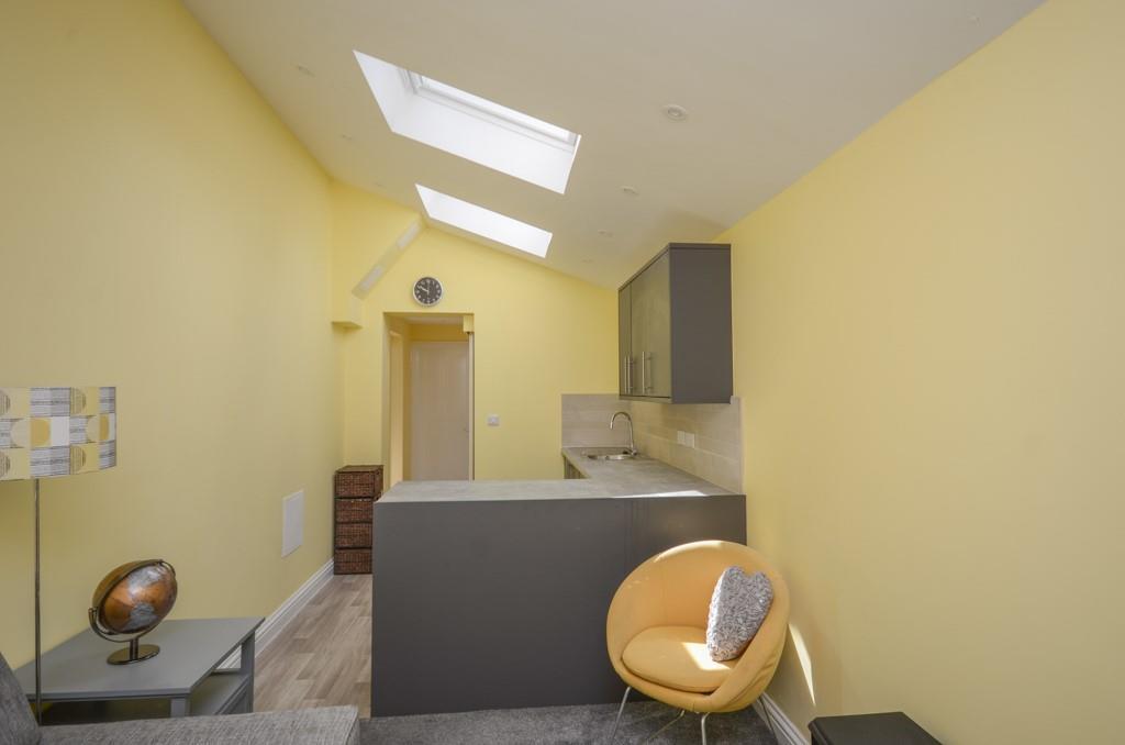 Annex kitchen pic 2.jpg