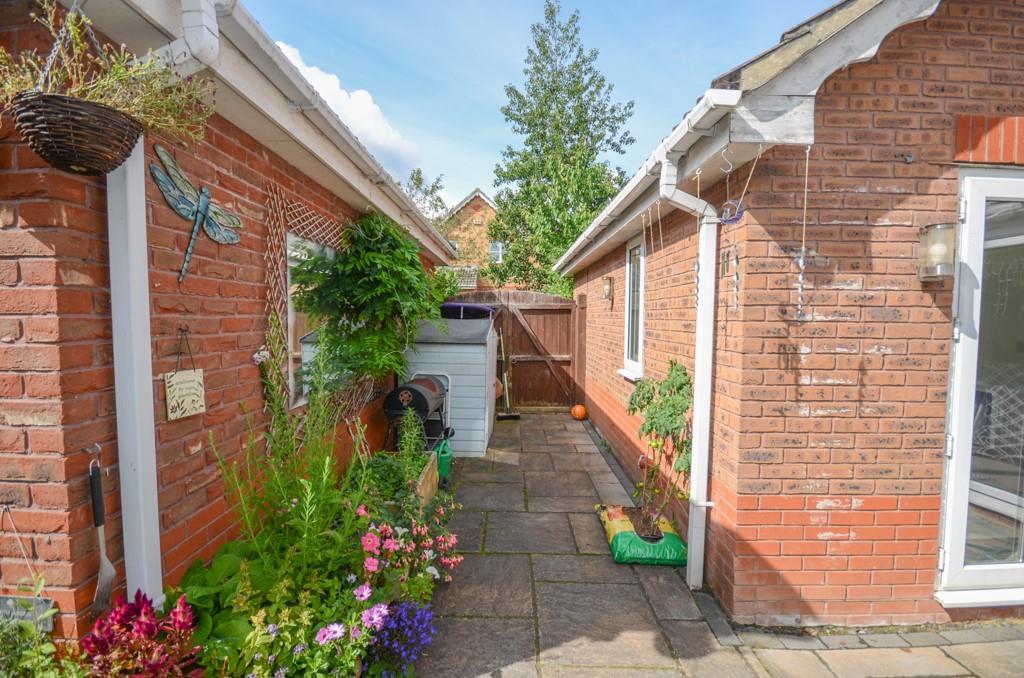 Rear garden pic 3.jpg