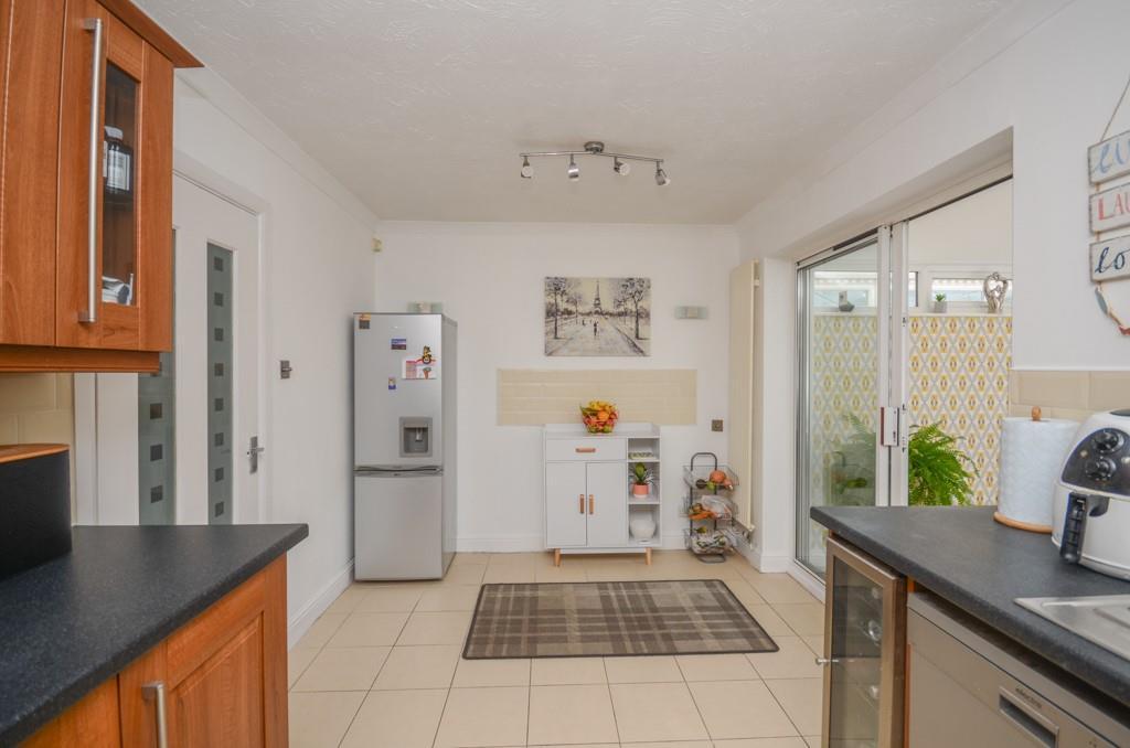 Kitchen pic 2.jpg