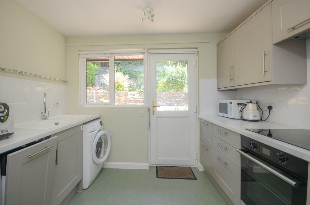 Kitchen pic 2.jpg