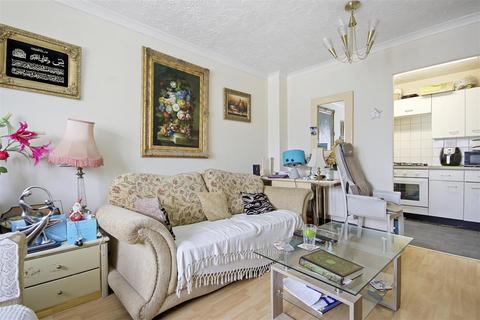 17, Debham Court Pinemartin Close, London, NW2 6YX