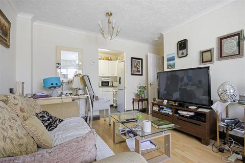 17, Debham Court Pinemartin Close, London, NW2 6YX
