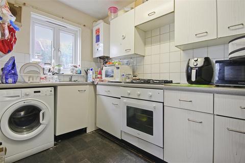 17, Debham Court Pinemartin Close, London, NW2 6YX