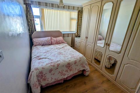128 Beverley Avenue, Nuneaton, CV10 9JR