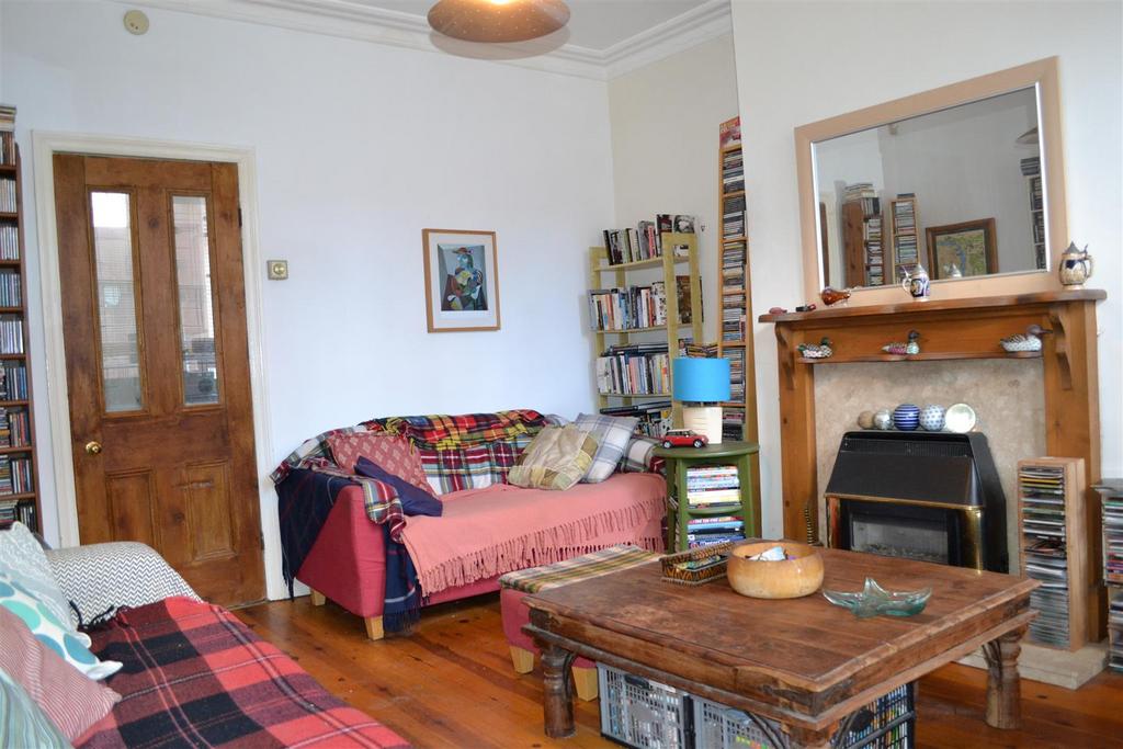 Moorfield Avenue, Armley, Leeds 2 bed terraced house for sale £120,000