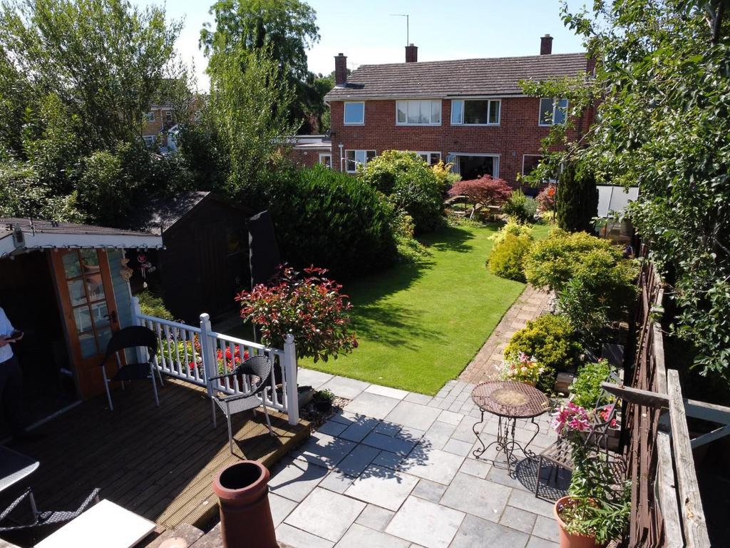 Landcross Drive, Abington Vale, Northampton NN3 3 bed semidetached