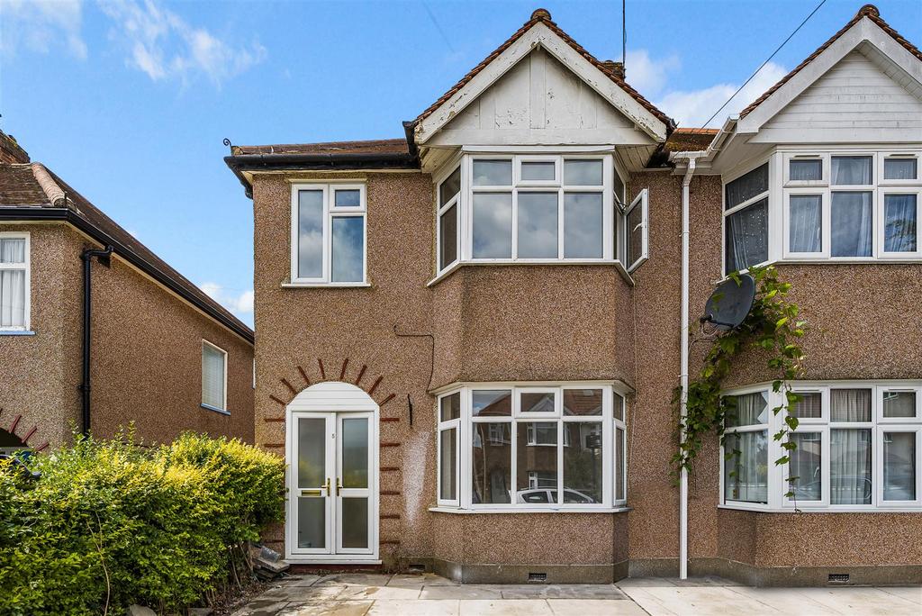 5 Axholme Avenue, Edgware, HA8 5BE 3 bed semidetached house to rent
