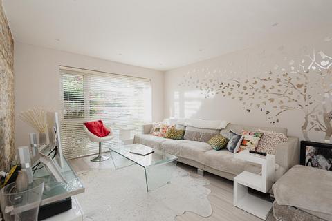 17 Cypress Way, Banstead, SM7 1NN