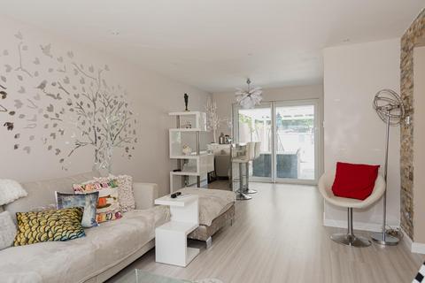17 Cypress Way, Banstead, SM7 1NN