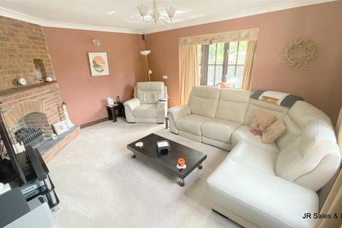 4 bedroom detached house for sale, Hammondstreet Road, West Cheshunt