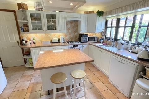 4 bedroom detached house for sale, Hammondstreet Road, West Cheshunt