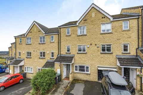 10 Arnhem Close, Gilstead, Bingley, BD16 3JX