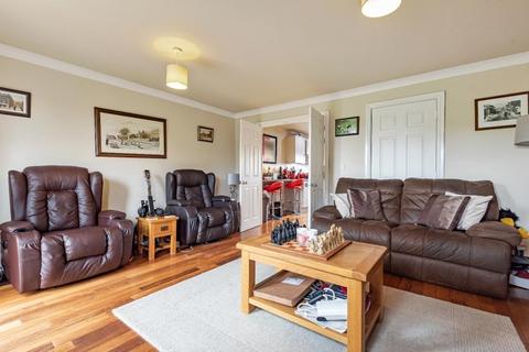 10 Arnhem Close, Gilstead, Bingley, BD16 3JX