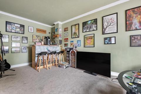 10 Arnhem Close, Gilstead, Bingley, BD16 3JX