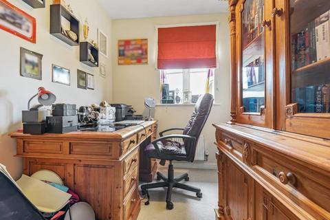 10 Arnhem Close, Gilstead, Bingley, BD16 3JX