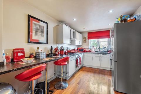 10 Arnhem Close, Gilstead, Bingley, BD16 3JX