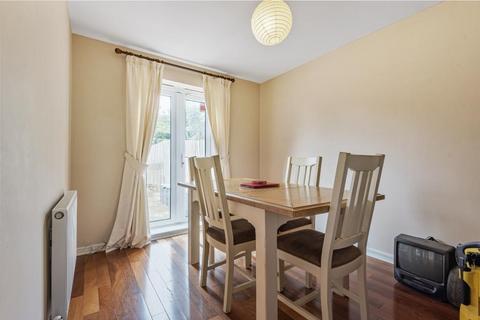 10 Arnhem Close, Gilstead, Bingley, BD16 3JX