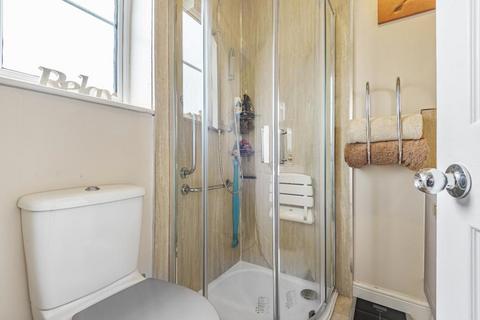 10 Arnhem Close, Gilstead, Bingley, BD16 3JX