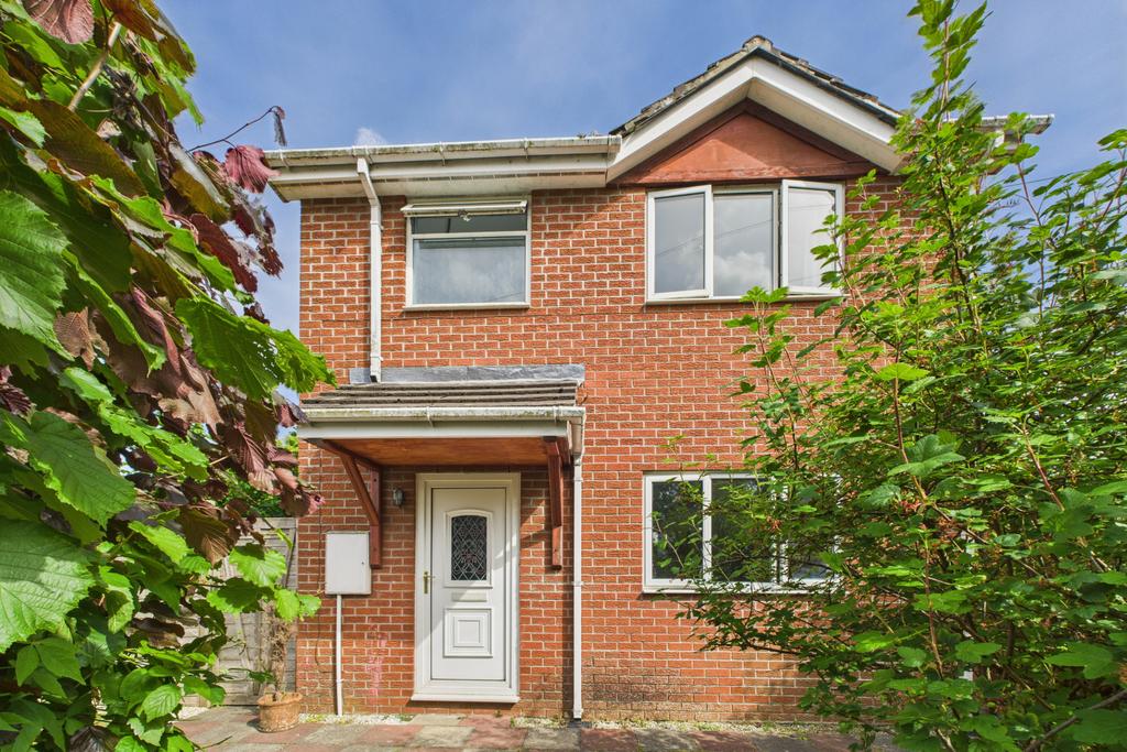 Fabulous detached home with beautiful garden   no