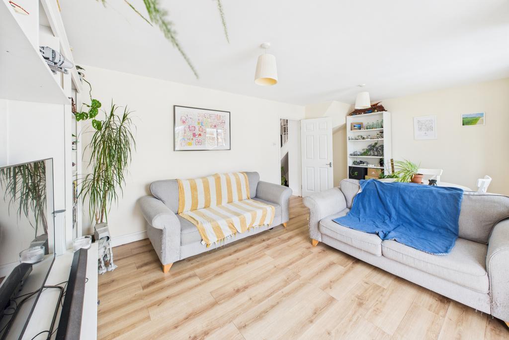 Living Room/Dining Area